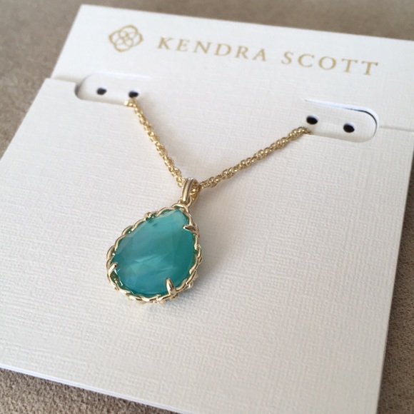 Kendra Scott Jewelry - Kendra Scott Dee Macrame Short Pendant Necklace